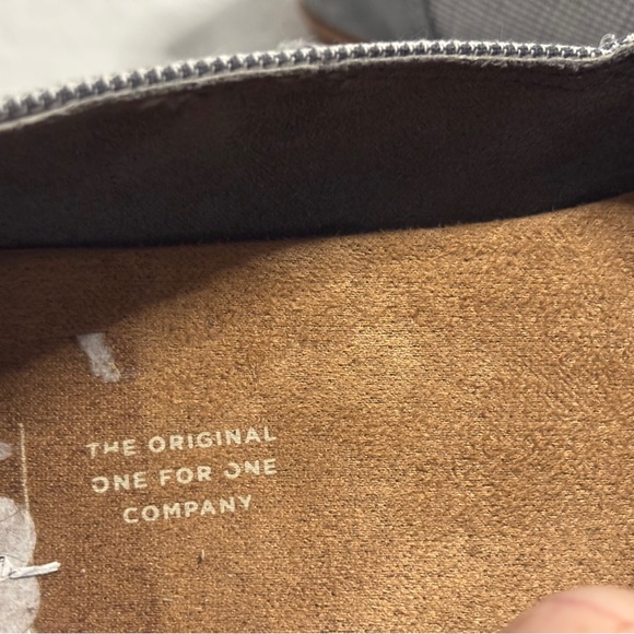 TOMS Jutti Almond Toe Flat Gray White Size 12 - Picture 11 of 13